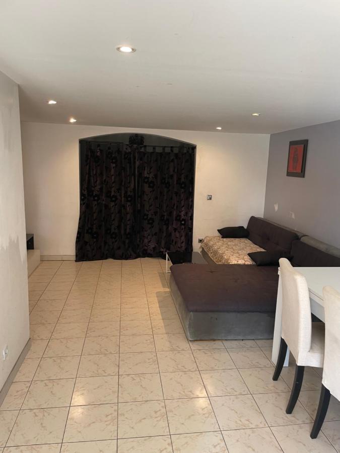 Apartment Appartenant Proche De La