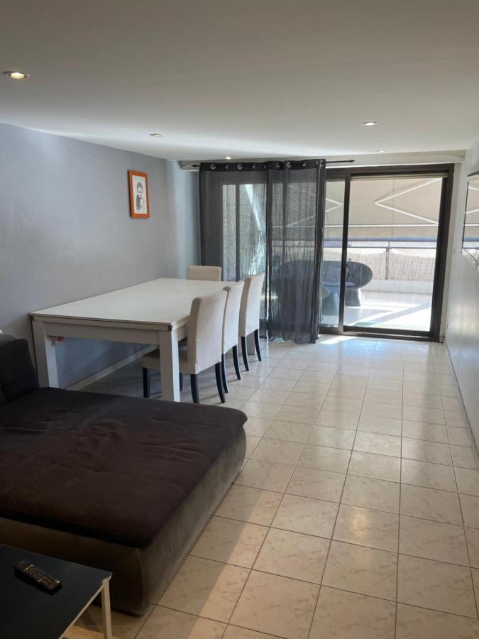 Apartment Appartenant Proche De La *